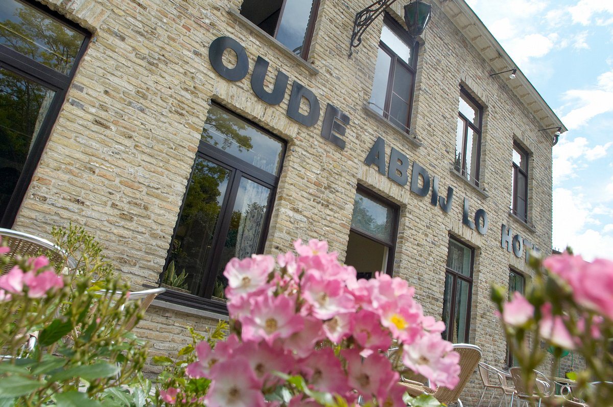 Battlefields 2027, Oude Abdij Hotel